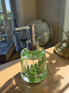 Bouteille de feuilles verte
