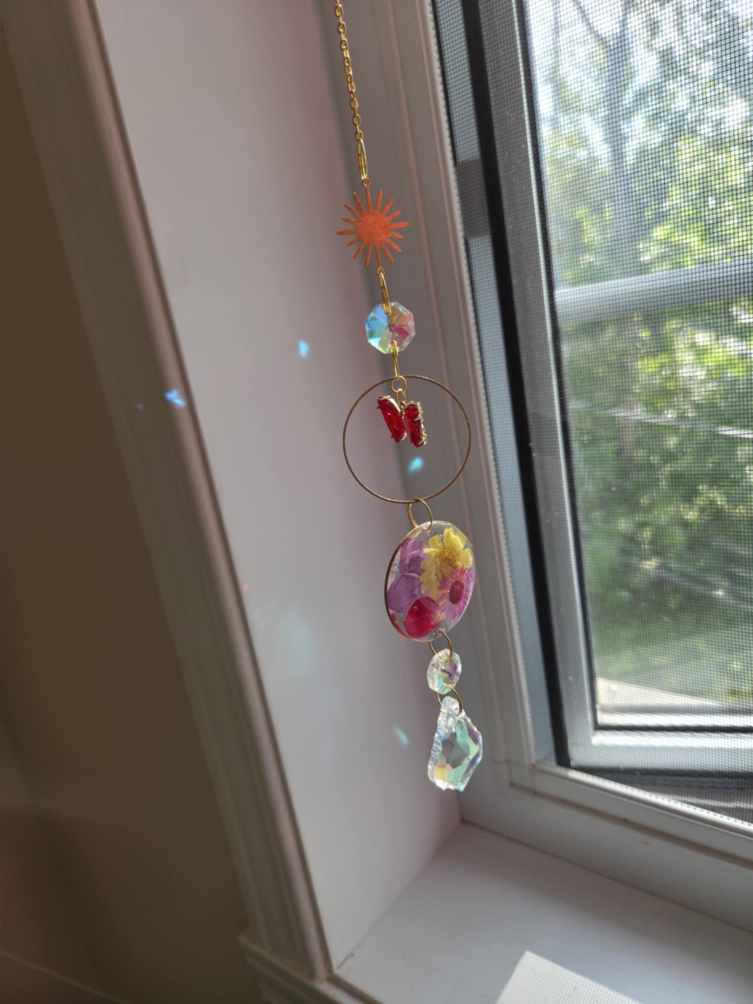 Papillons brillants dans les fleurs