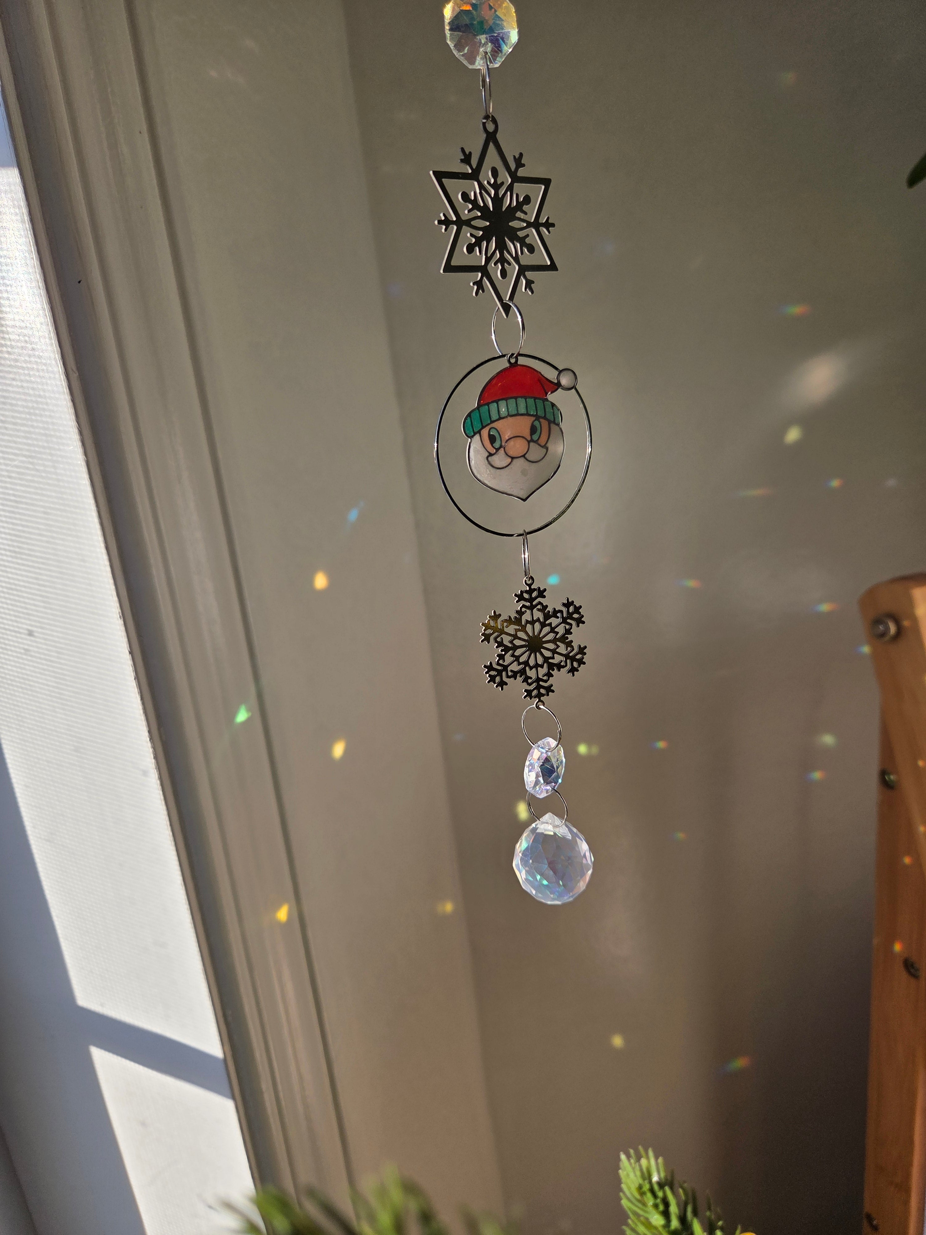 Papa noël brillant dans le noir